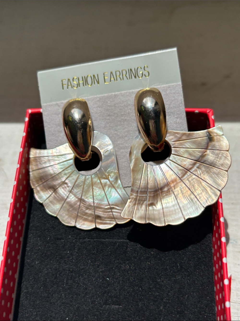 🟥MOP Fan Shape Gold Tone Earrings, Hand Carved, Iridescent W/Pink, Blue & Green